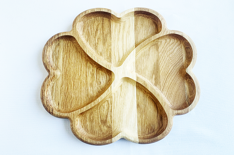 Oak tray with hearts